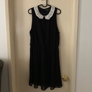 Sleeveless Peter Pan collar dress